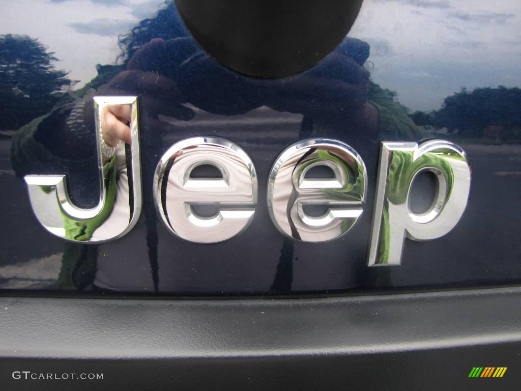 2005 Grand Cherokee Laredo - Midnight Blue Pearl / Medium Slate Gray photo #12