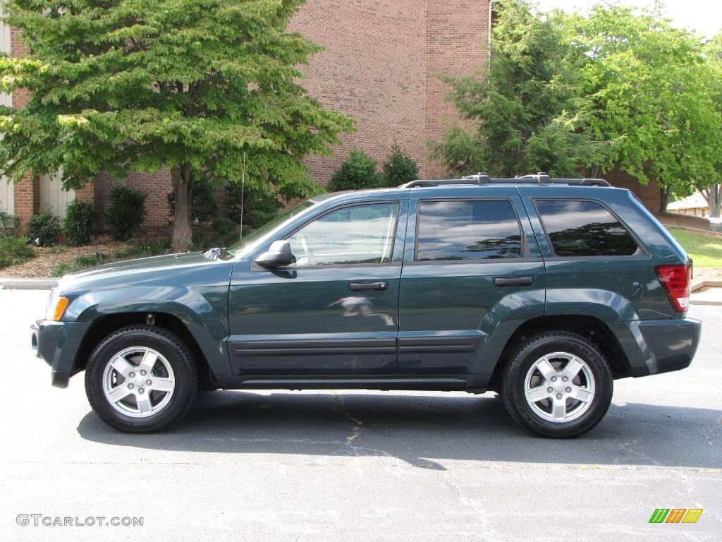 2005 Grand Cherokee Laredo - Deep Beryl Green Pearl / Khaki photo #12