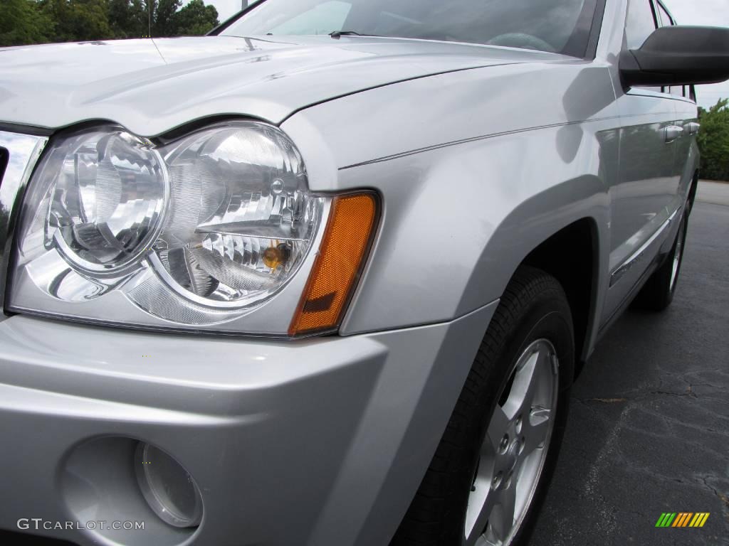 2005 Grand Cherokee Limited - Bright Silver Metallic / Dark Khaki/Light Graystone photo #20