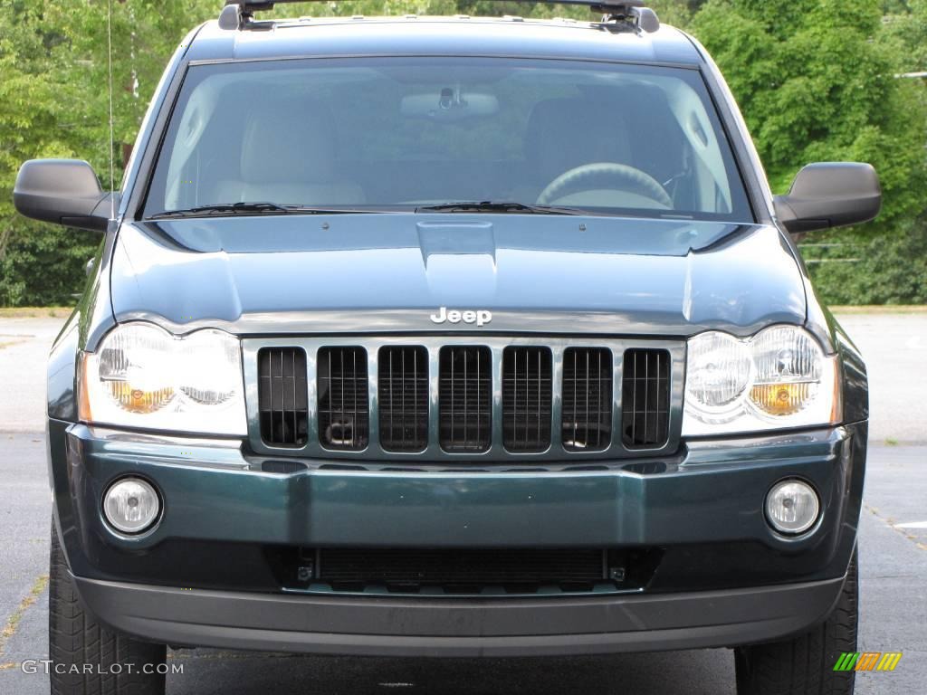 2005 Grand Cherokee Laredo - Deep Beryl Green Pearl / Khaki photo #13