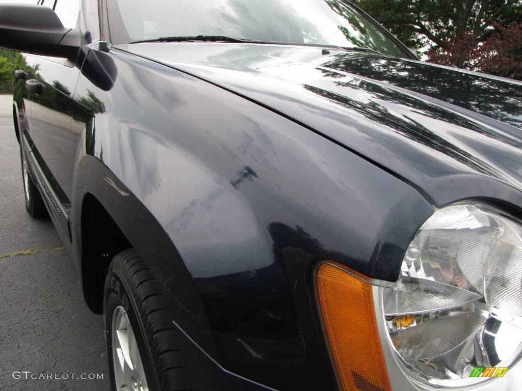 2005 Grand Cherokee Laredo - Midnight Blue Pearl / Medium Slate Gray photo #17