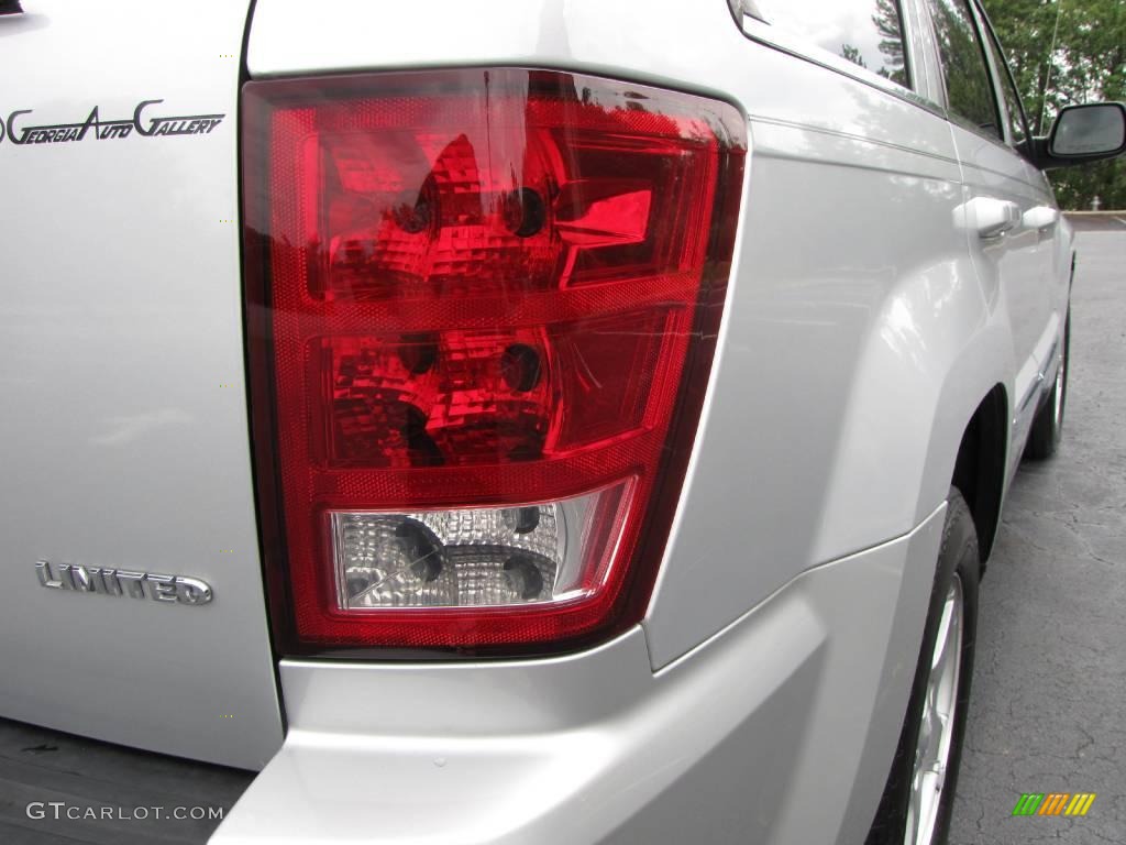 2005 Grand Cherokee Limited - Bright Silver Metallic / Dark Khaki/Light Graystone photo #24