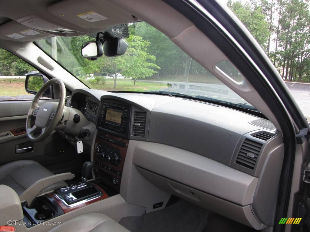 2006 Grand Cherokee Limited 4x4 - Light Khaki Metallic / Khaki photo #7