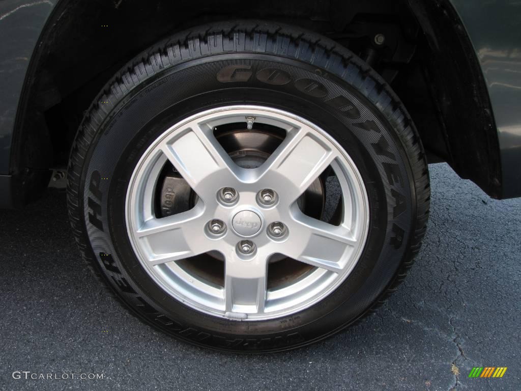 2005 Grand Cherokee Laredo - Deep Beryl Green Pearl / Khaki photo #26