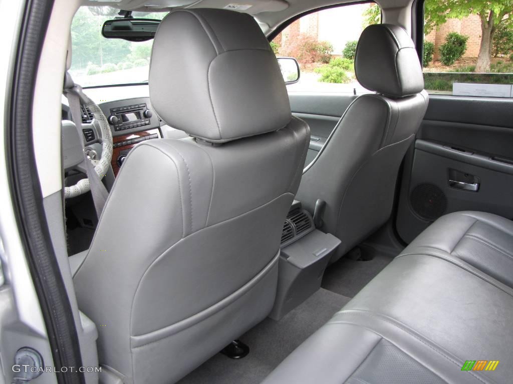 2005 Grand Cherokee Limited - Bright Silver Metallic / Dark Khaki/Light Graystone photo #36
