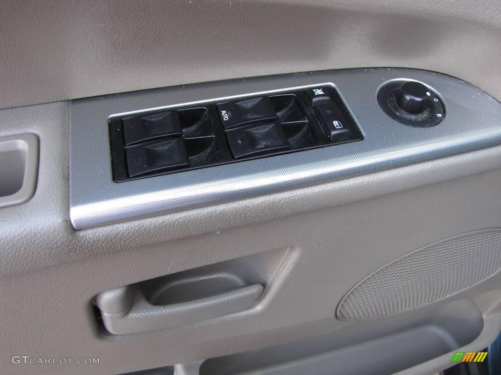2005 Grand Cherokee Laredo - Deep Beryl Green Pearl / Khaki photo #33