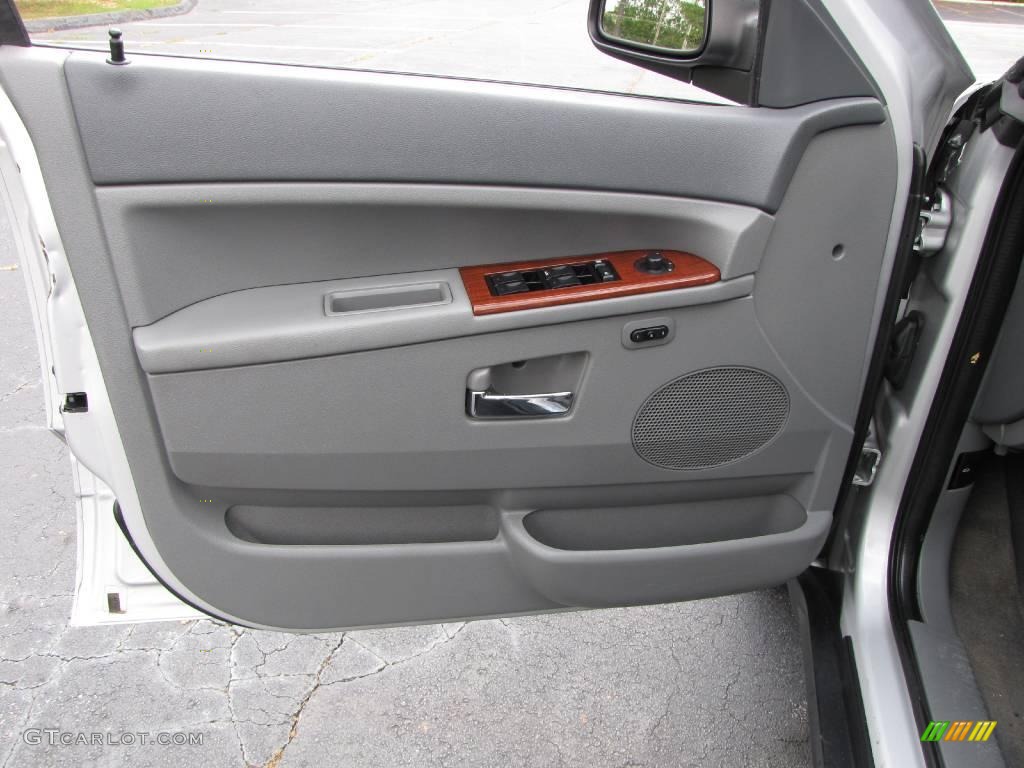 2005 Grand Cherokee Limited - Bright Silver Metallic / Dark Khaki/Light Graystone photo #43