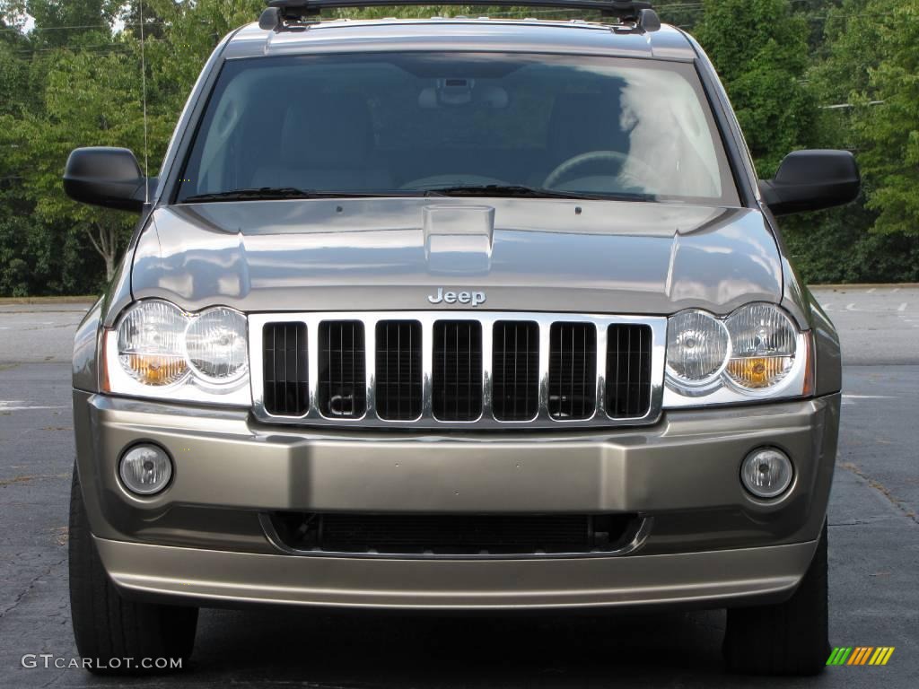 2006 Grand Cherokee Limited 4x4 - Light Khaki Metallic / Khaki photo #19