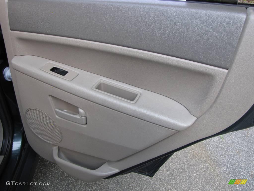 2005 Grand Cherokee Laredo - Deep Beryl Green Pearl / Khaki photo #42