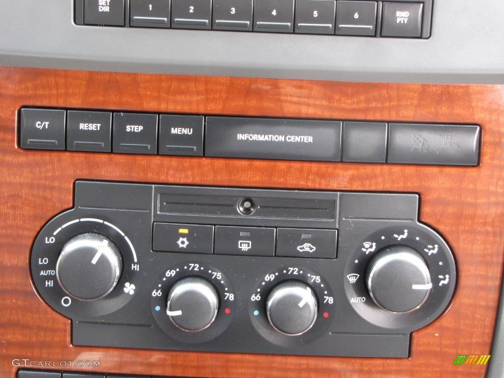 2005 Grand Cherokee Limited - Bright Silver Metallic / Dark Khaki/Light Graystone photo #52