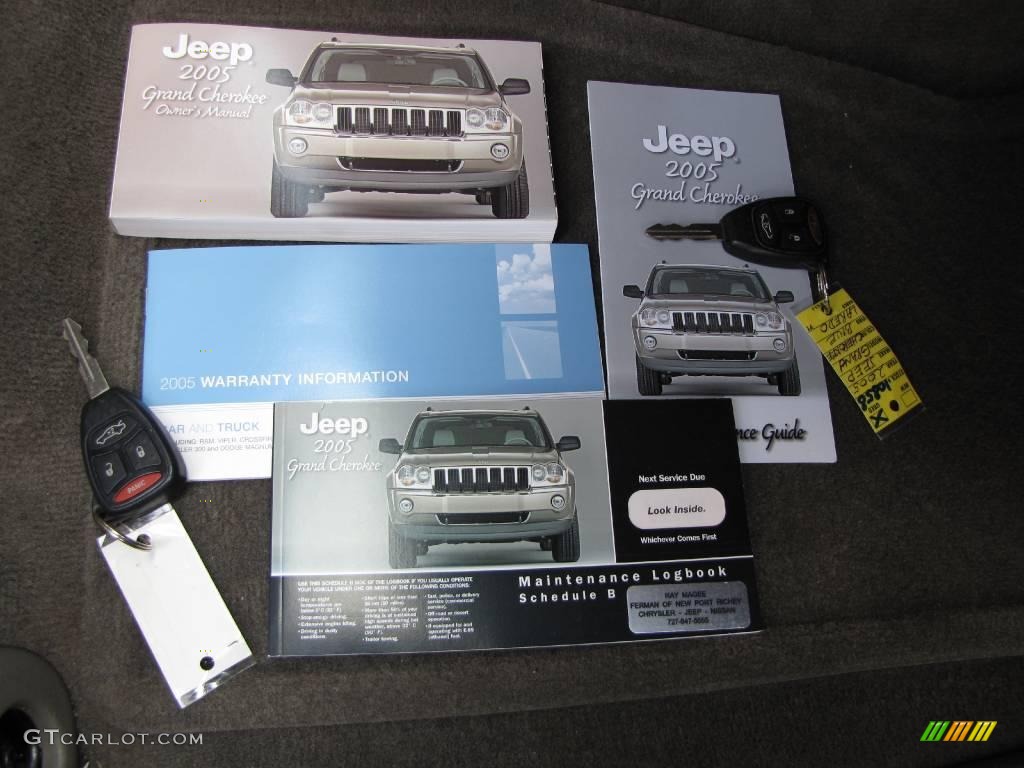 2005 Grand Cherokee Laredo - Midnight Blue Pearl / Medium Slate Gray photo #51