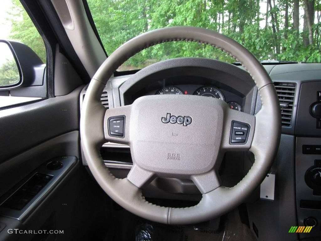 2005 Grand Cherokee Laredo - Deep Beryl Green Pearl / Khaki photo #49