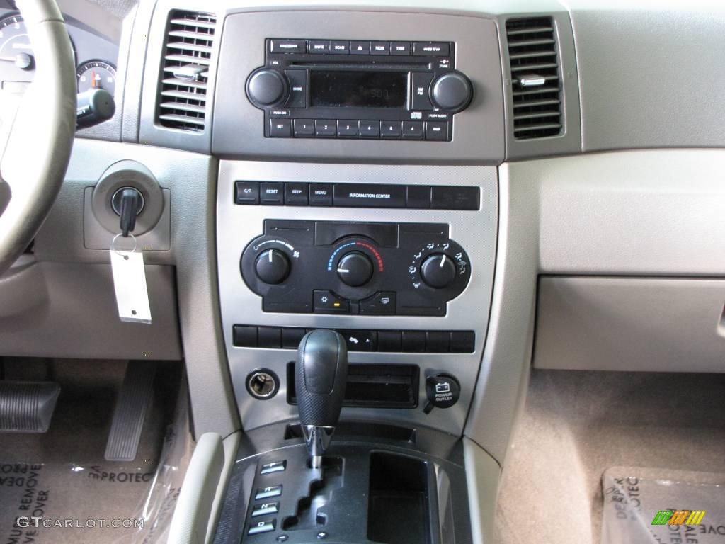 2005 Grand Cherokee Laredo - Deep Beryl Green Pearl / Khaki photo #50