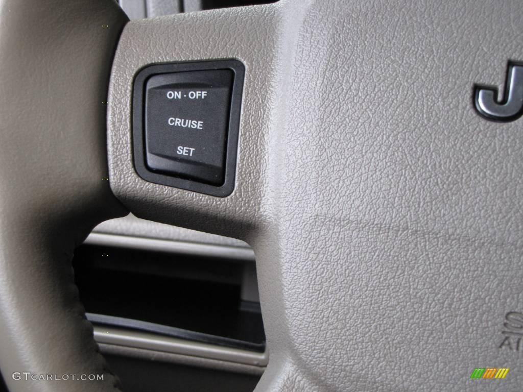 2005 Grand Cherokee Laredo - Deep Beryl Green Pearl / Khaki photo #51