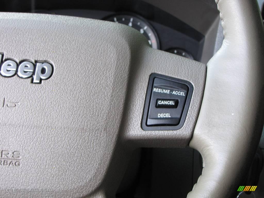 2005 Grand Cherokee Laredo - Deep Beryl Green Pearl / Khaki photo #52