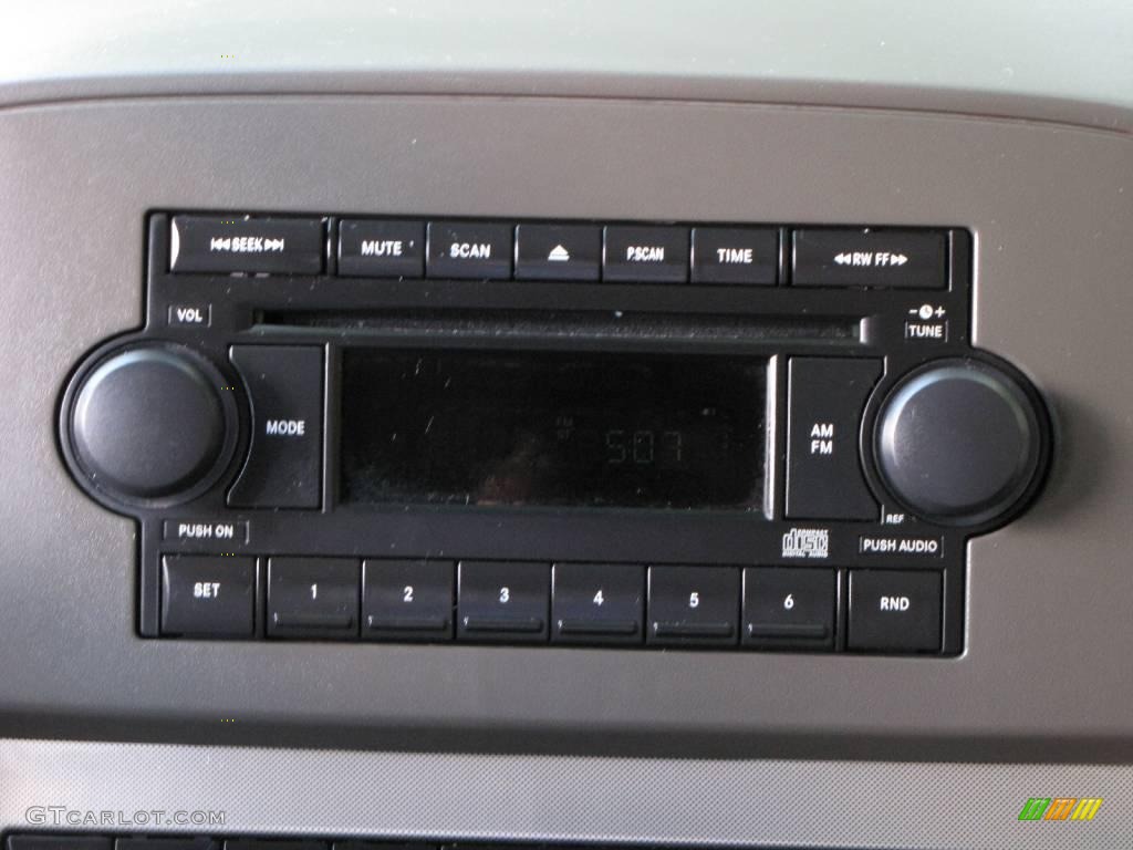 2005 Grand Cherokee Laredo - Deep Beryl Green Pearl / Khaki photo #53