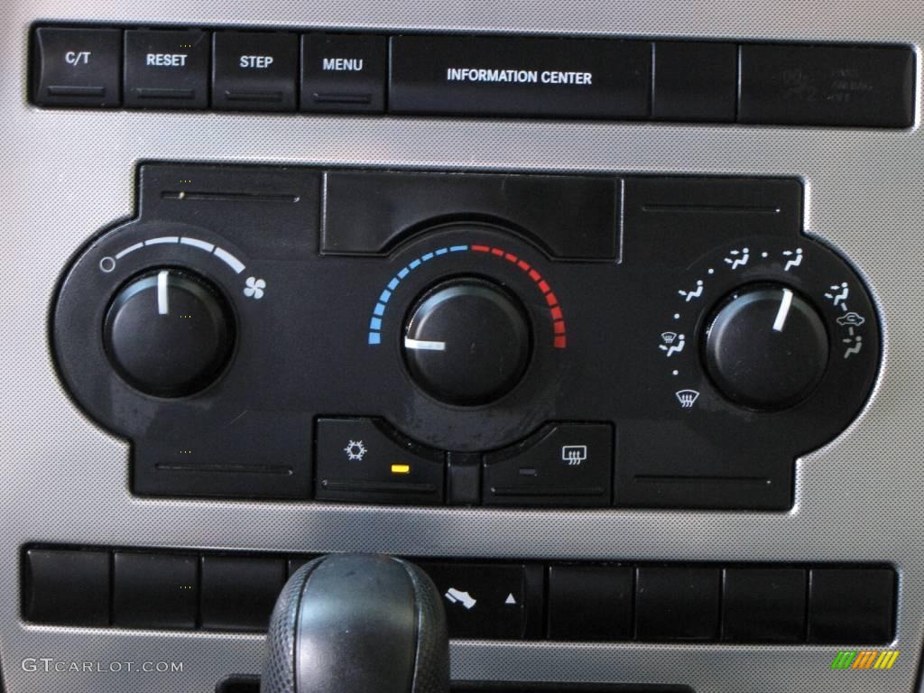 2005 Grand Cherokee Laredo - Deep Beryl Green Pearl / Khaki photo #54