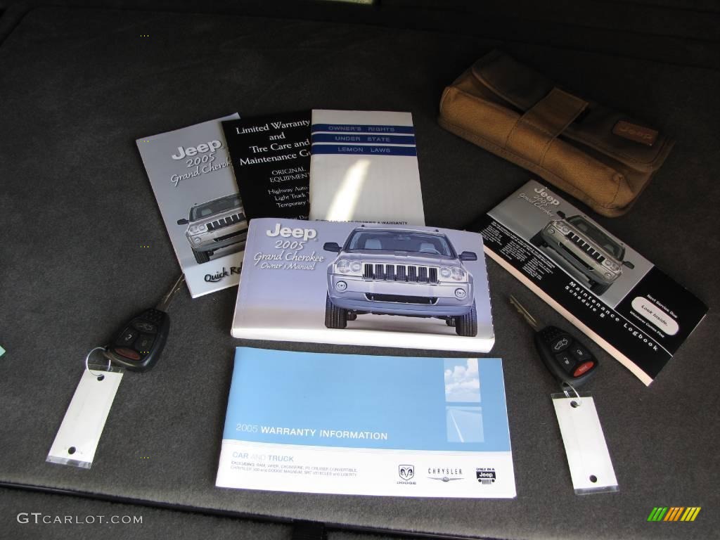 2005 Grand Cherokee Laredo - Deep Beryl Green Pearl / Khaki photo #59