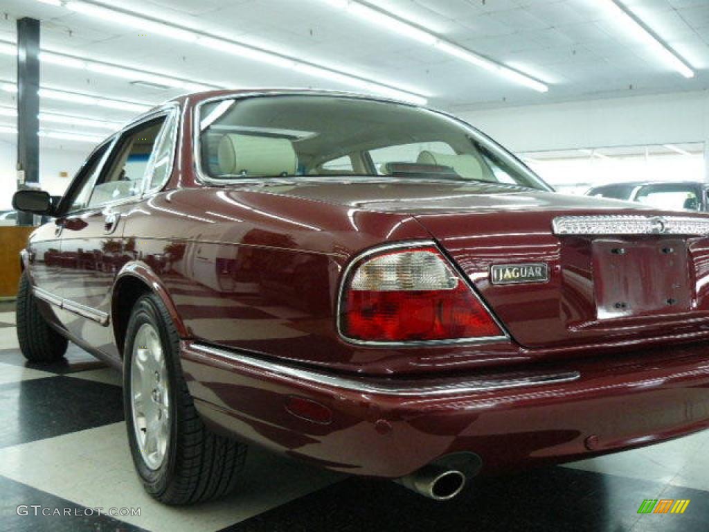 2001 XJ Vanden Plas - Carnival Red Metallic / Ivory photo #8