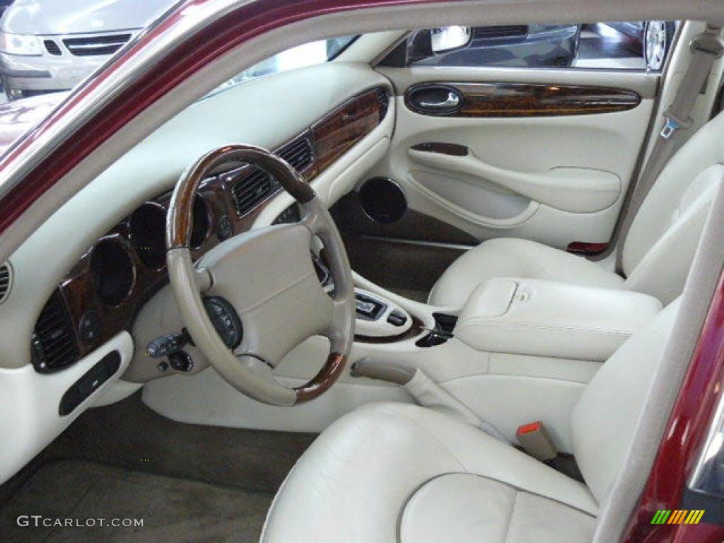2001 XJ Vanden Plas - Carnival Red Metallic / Ivory photo #9