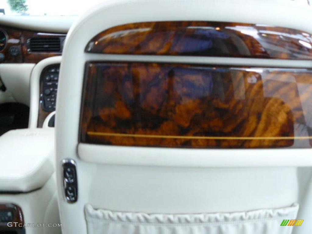 2001 XJ Vanden Plas - Carnival Red Metallic / Ivory photo #18