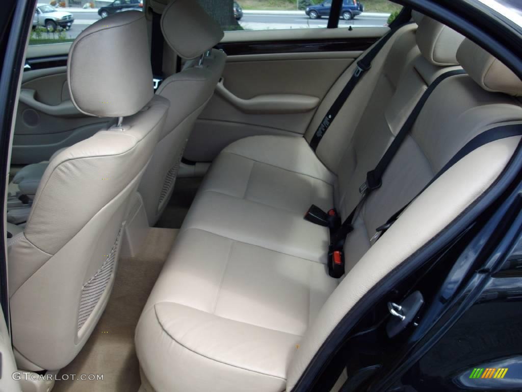 2004 3 Series 330xi Sedan - Jet Black / Sand photo #16