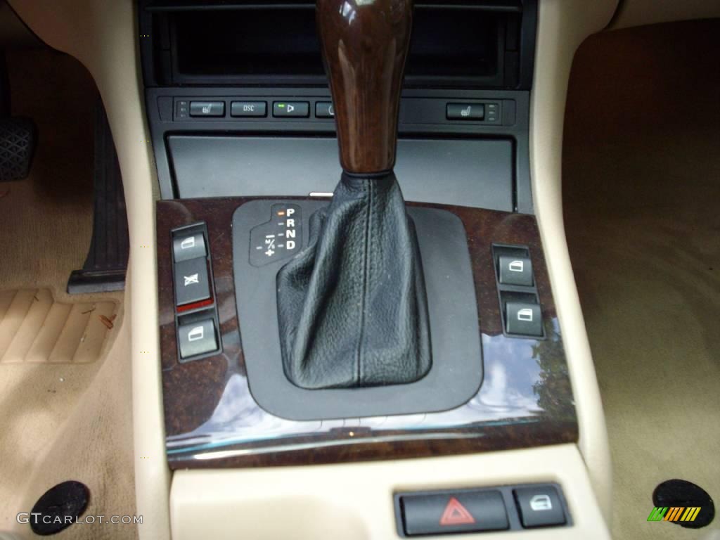 2004 3 Series 330xi Sedan - Jet Black / Sand photo #19