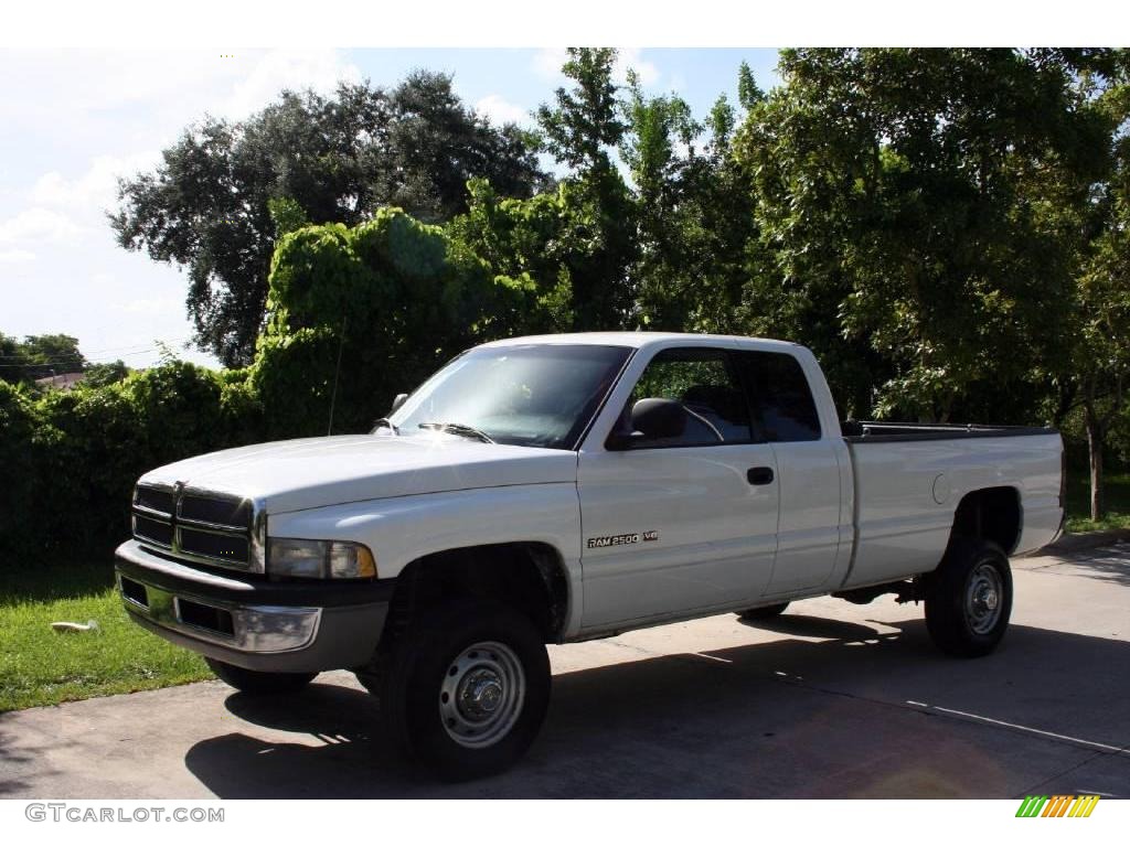 2001 Ram 2500 ST Quad Cab 4x4 - Bright White / Agate photo #3