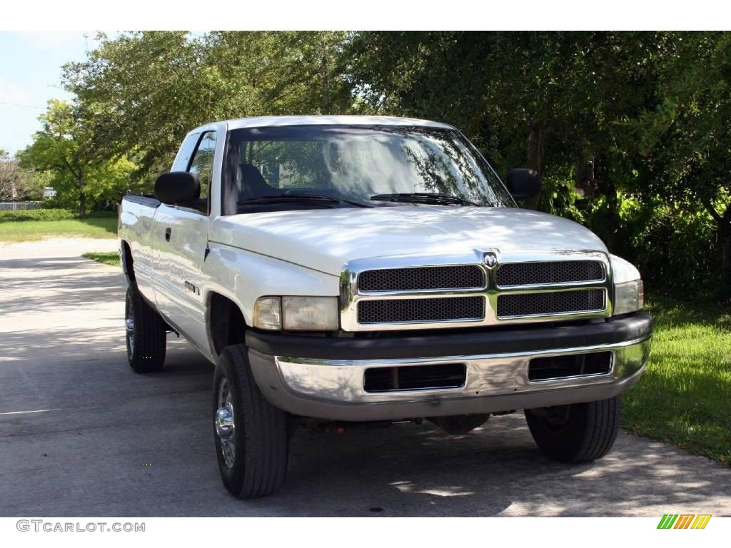 2001 Ram 2500 ST Quad Cab 4x4 - Bright White / Agate photo #21