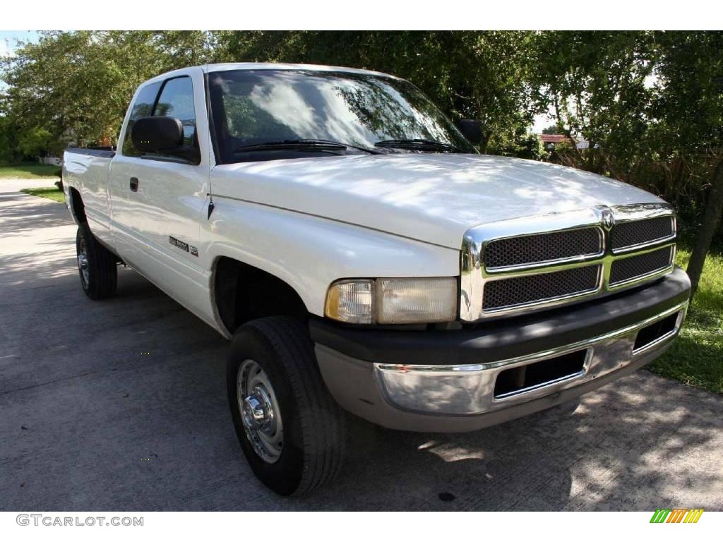 2001 Ram 2500 ST Quad Cab 4x4 - Bright White / Agate photo #25