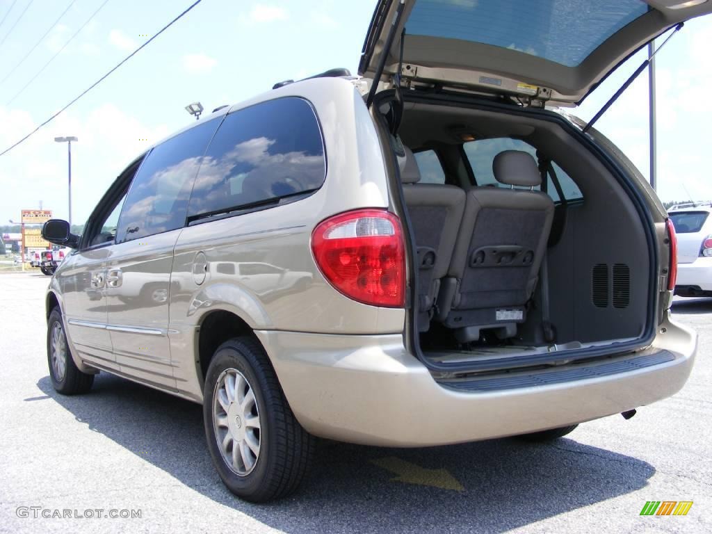2003 Town & Country LXi - Light Almond Pearl / Taupe photo #13