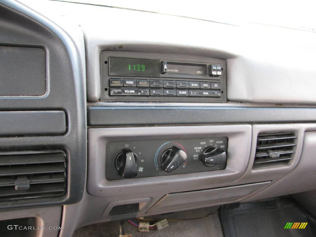 1997 F250 XLT Crew Cab 4x4 - Black / Medium Graphite photo #11