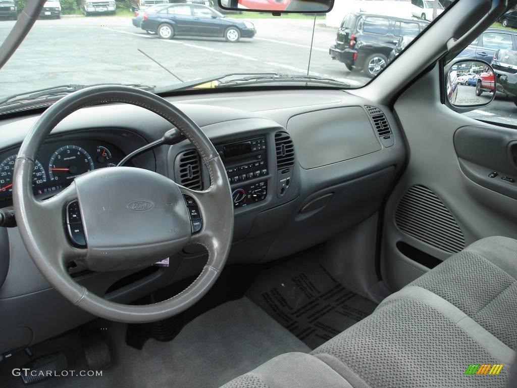 2002 F150 XLT Regular Cab - Toreador Red Metallic / Medium Graphite photo #10