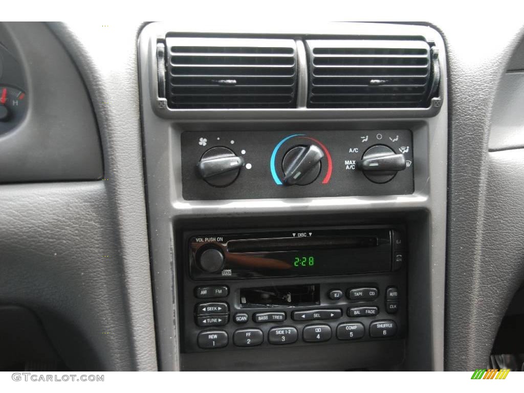 2002 Mustang V6 Coupe - Satin Silver Metallic / Dark Charcoal photo #17