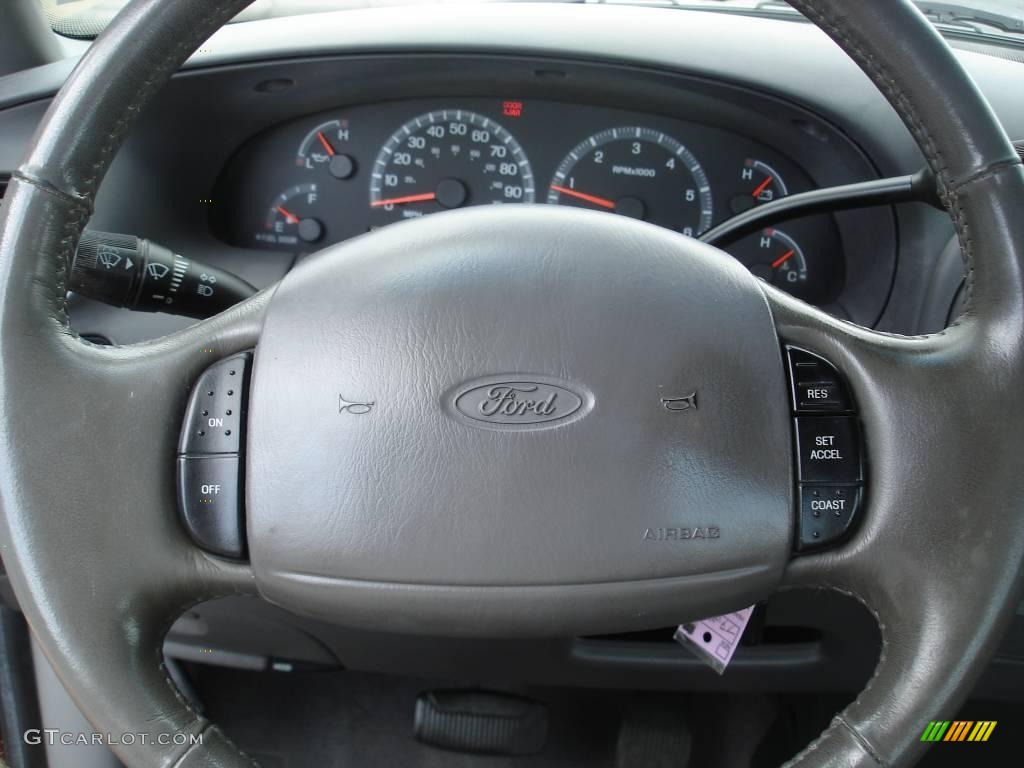2002 F150 XLT Regular Cab - Toreador Red Metallic / Medium Graphite photo #24