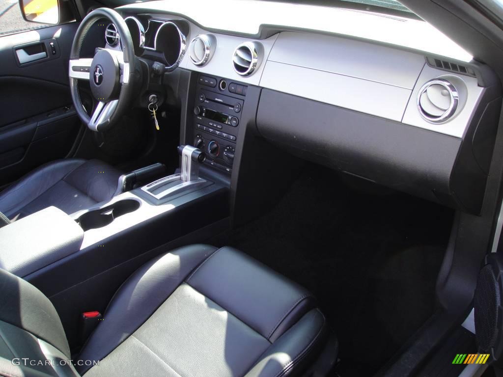 2006 Mustang V6 Premium Convertible - Satin Silver Metallic / Dark Charcoal photo #19