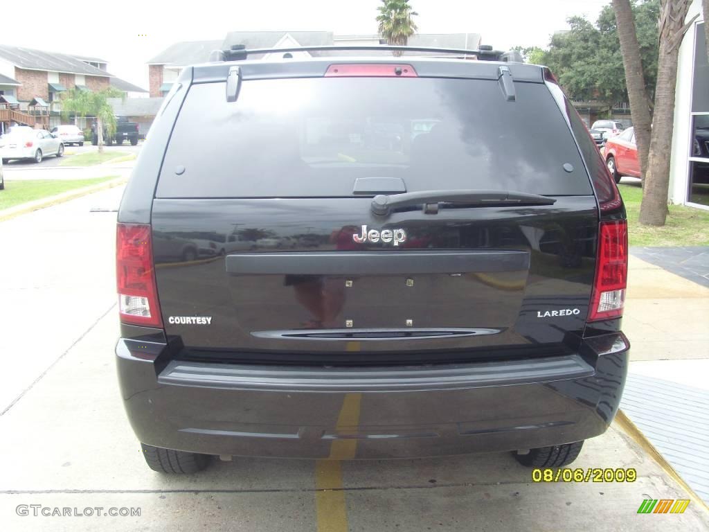 2005 Grand Cherokee Laredo - Brilliant Black Crystal Pearl / Khaki photo #2