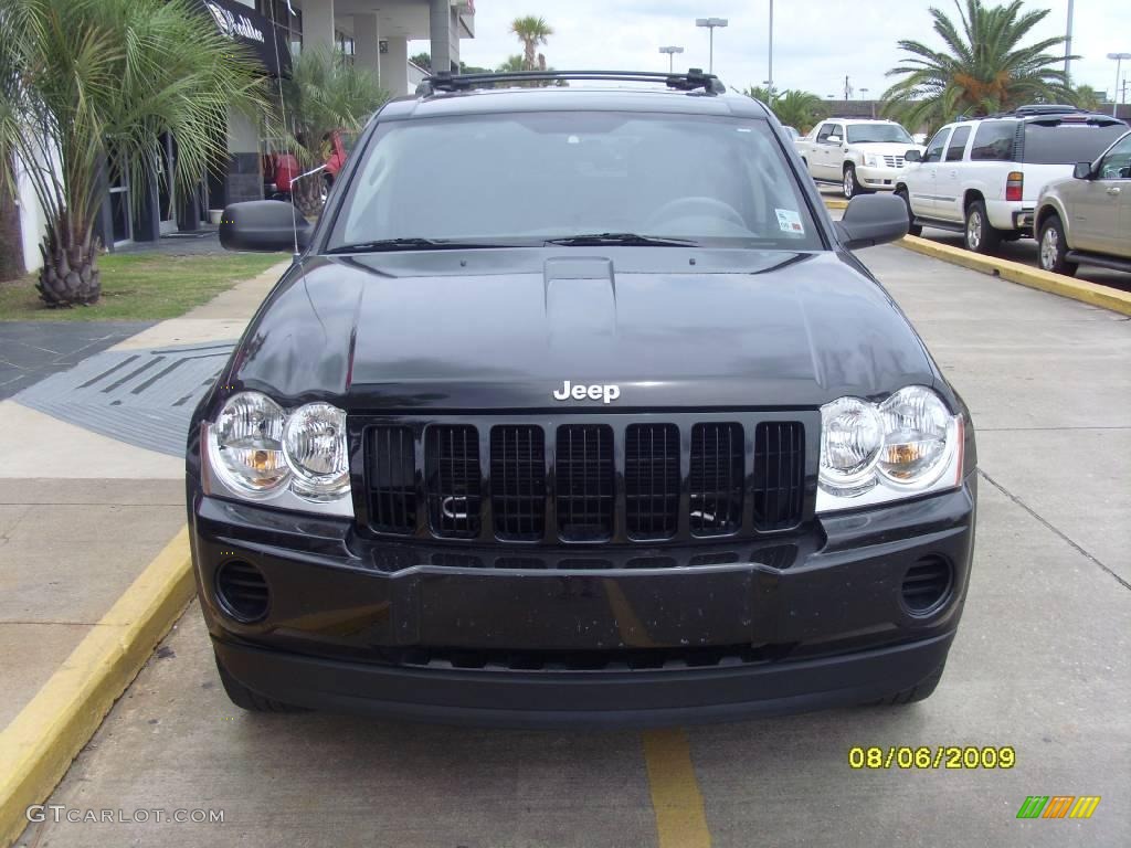 2005 Grand Cherokee Laredo - Brilliant Black Crystal Pearl / Khaki photo #7