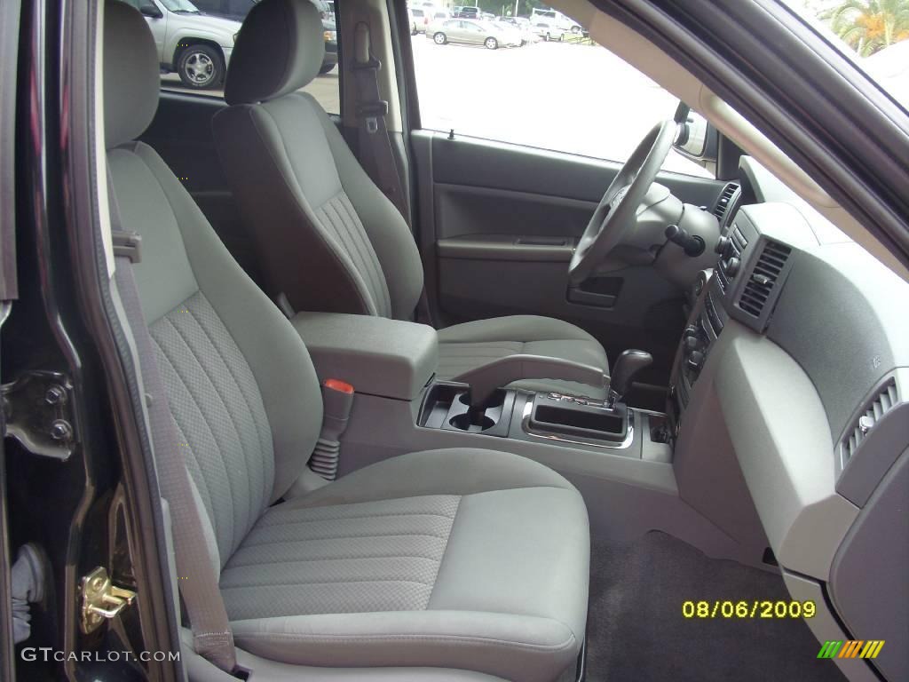 2005 Grand Cherokee Laredo - Brilliant Black Crystal Pearl / Khaki photo #10