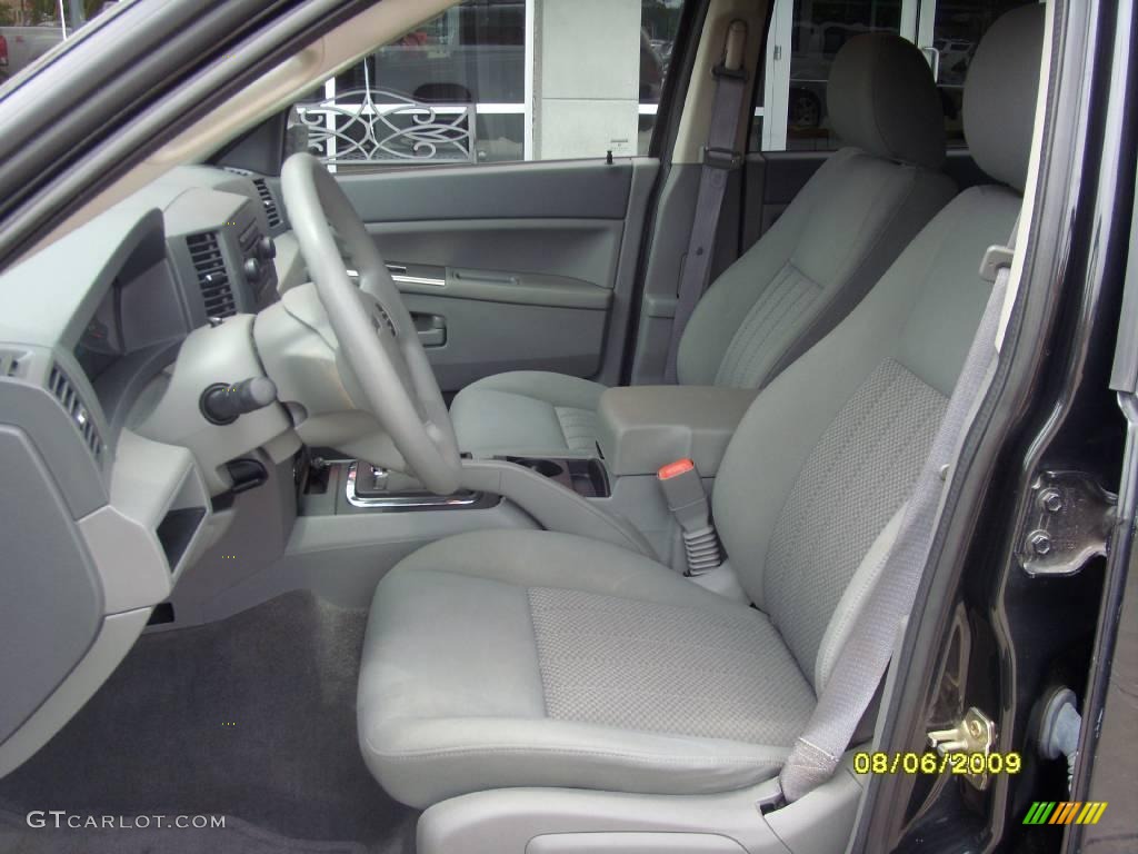 2005 Grand Cherokee Laredo - Brilliant Black Crystal Pearl / Khaki photo #11