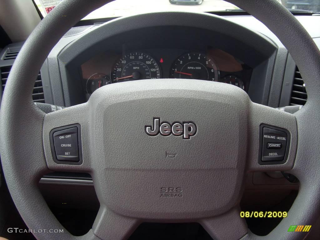 2005 Grand Cherokee Laredo - Brilliant Black Crystal Pearl / Khaki photo #13