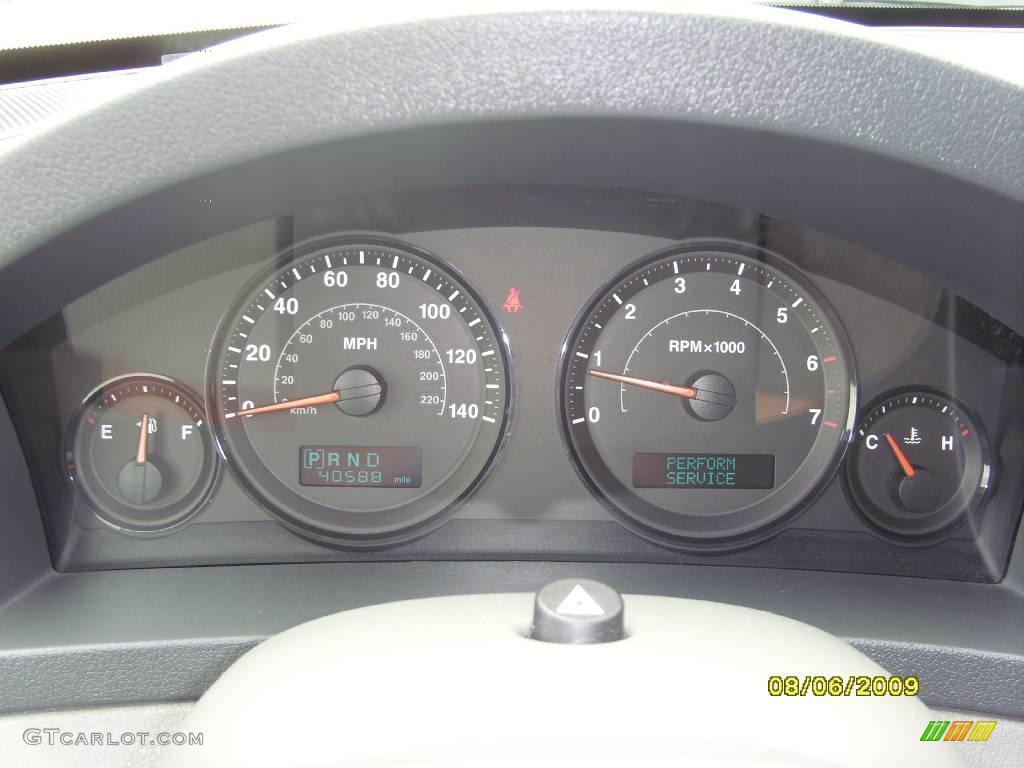 2005 Grand Cherokee Laredo - Brilliant Black Crystal Pearl / Khaki photo #14