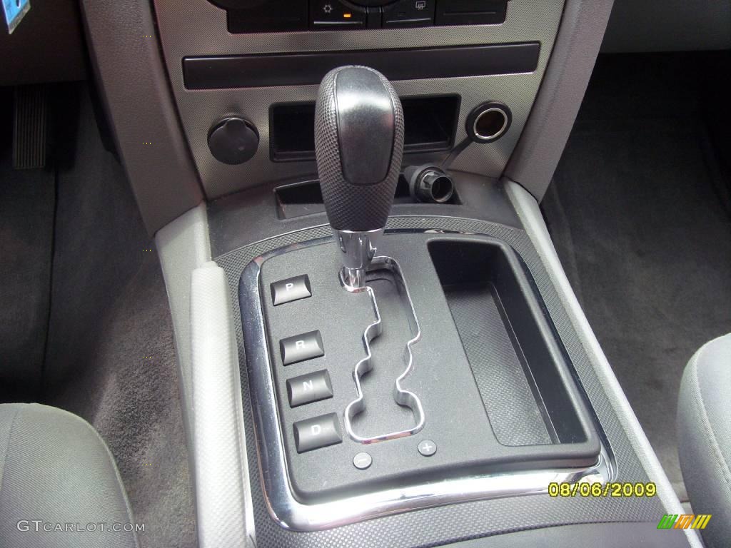 2005 Grand Cherokee Laredo - Brilliant Black Crystal Pearl / Khaki photo #17
