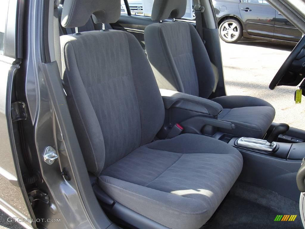 2004 Civic LX Sedan - Magnesium Metallic / Gray photo #13