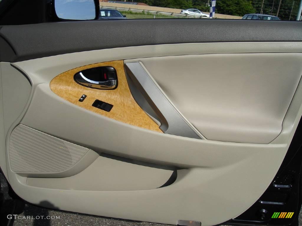 2007 Camry XLE - Black / Bisque photo #19