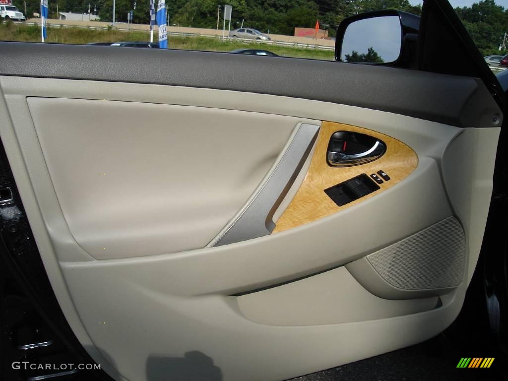 2007 Camry XLE - Black / Bisque photo #21