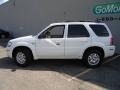 Oxford White - Mariner Luxury 4WD Photo No. 2