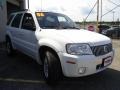 Oxford White - Mariner Luxury 4WD Photo No. 7