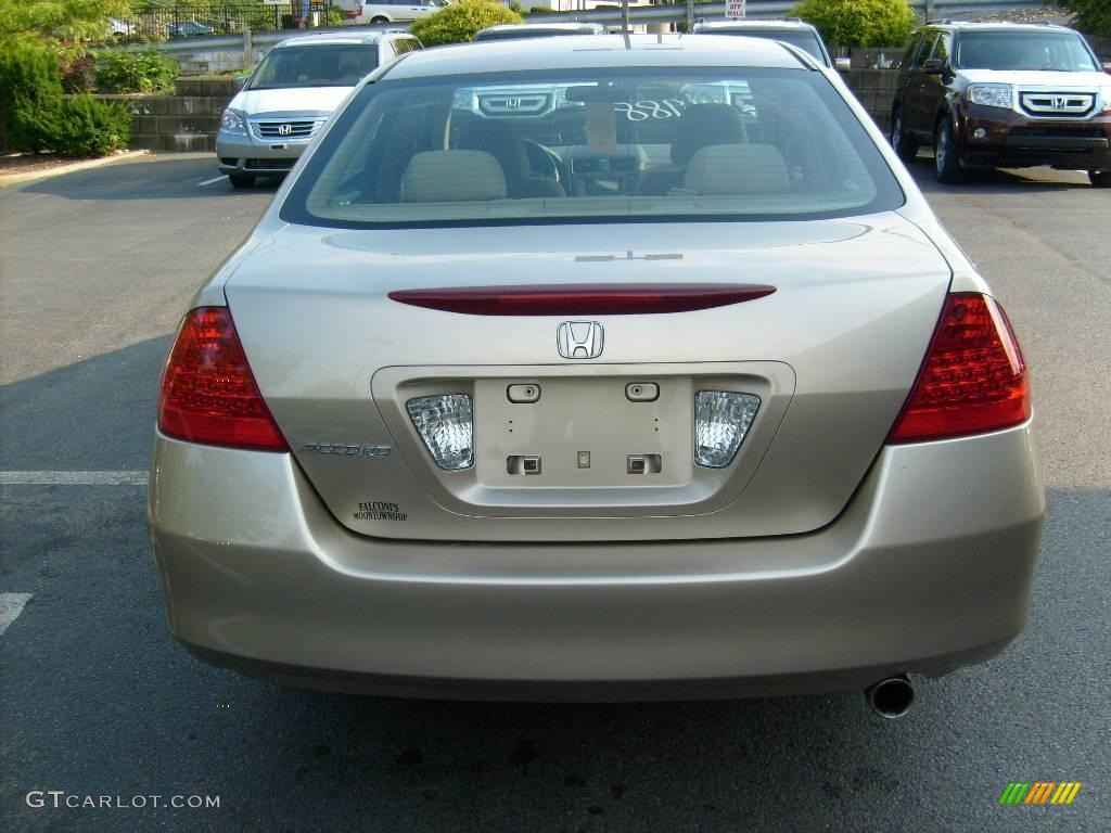 2006 Accord LX Sedan - Desert Mist Metallic / Ivory photo #4