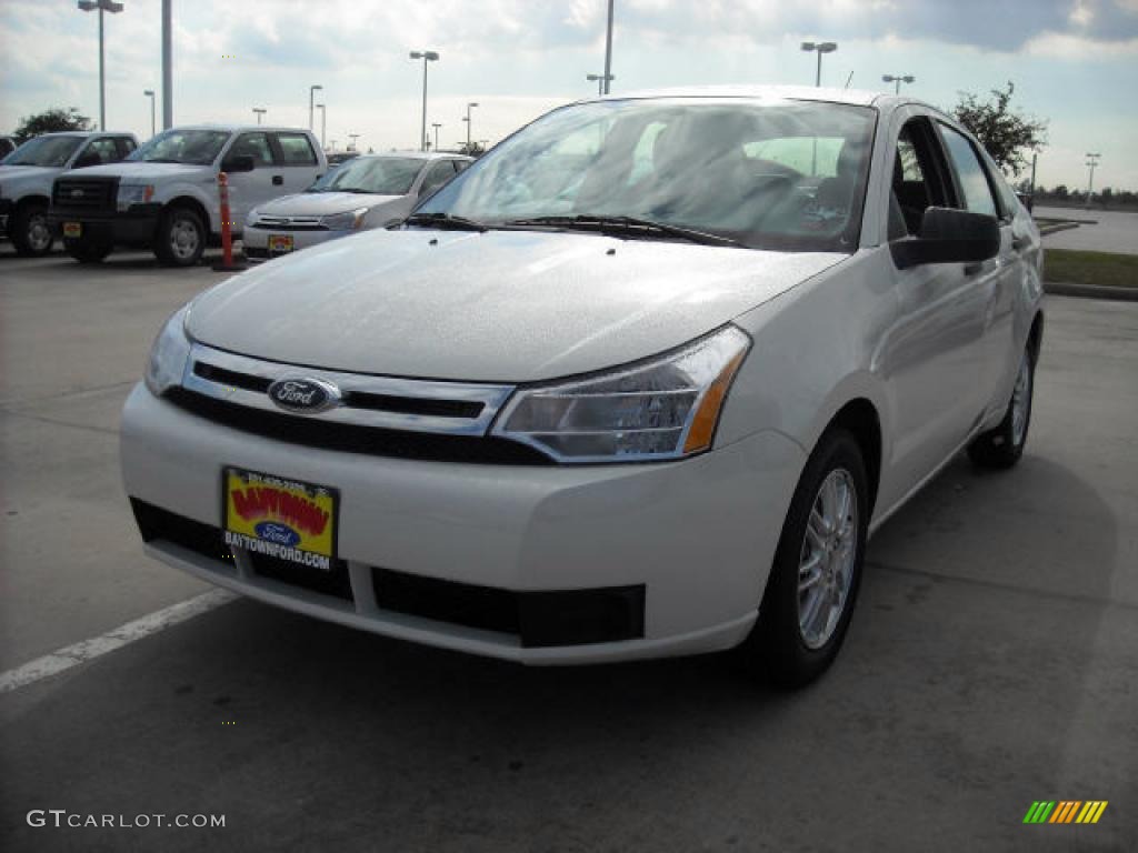 2009 Focus SE Sedan - White Suede / Medium Stone photo #1